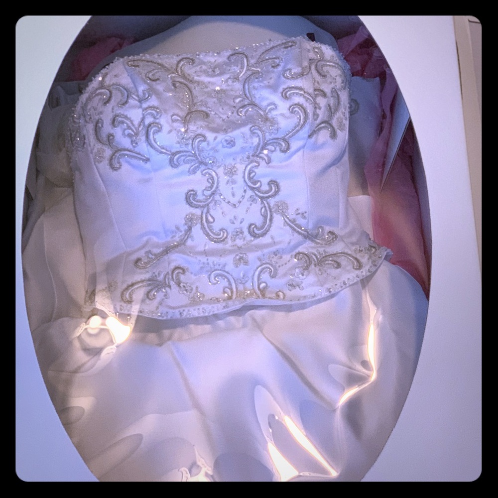 Strapless wedding gown